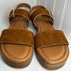 Bella Vita Women's Tan Tay Italy Buckled Sandals Size 8.5